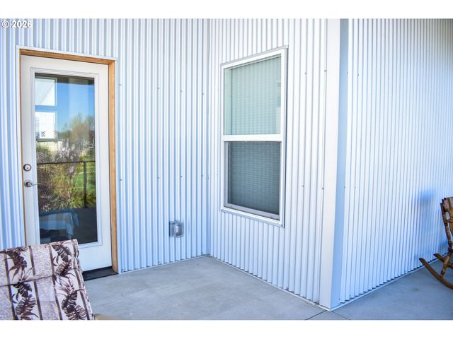 310 E RAPP Rd, Talent, OR 97540