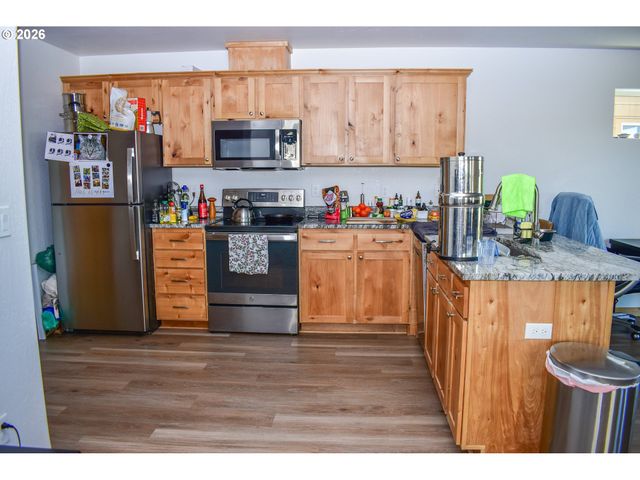 310 E RAPP Rd, Talent, OR 97540