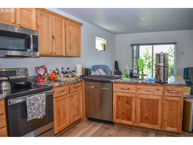 310 E RAPP Rd, Talent, OR 97540