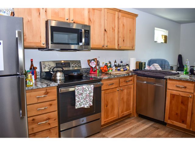 310 E RAPP Rd, Talent, OR 97540