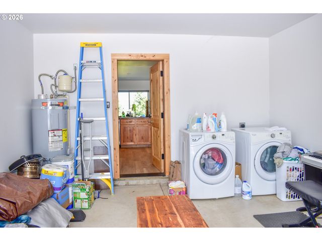 310 E RAPP Rd, Talent, OR 97540