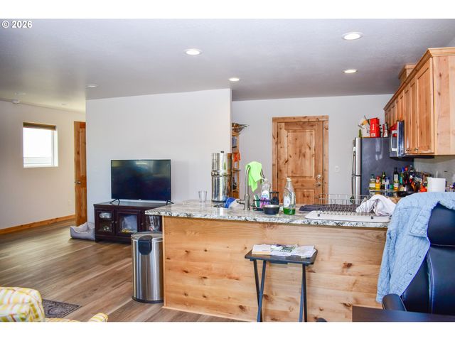 310 E RAPP Rd, Talent, OR 97540