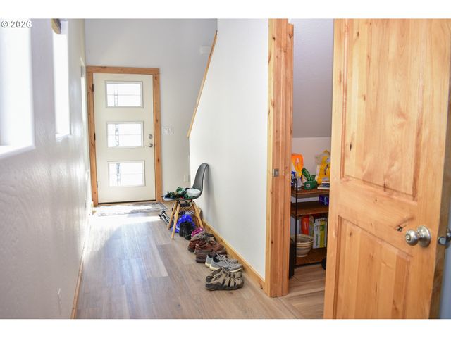 310 E RAPP Rd, Talent, OR 97540