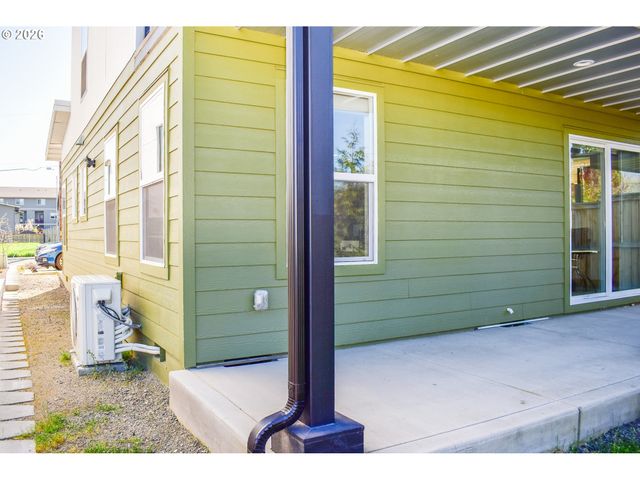 310 E RAPP Rd, Talent, OR 97540