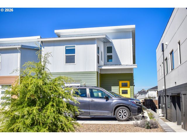 310 E RAPP Rd, Talent, OR 97540