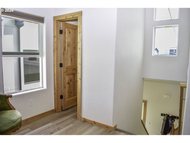 310 E RAPP Rd, Talent, OR 97540