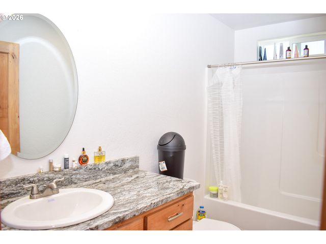 310 E RAPP Rd, Talent, OR 97540