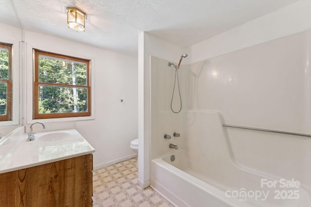 44 Rainbow Road, Highlands, NC 28741