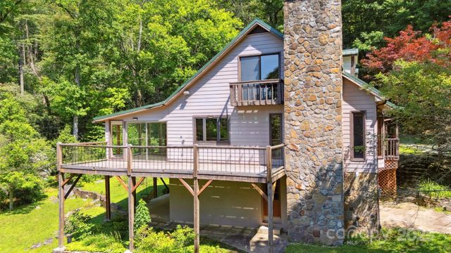 44 Rainbow Road, Highlands, NC 28741