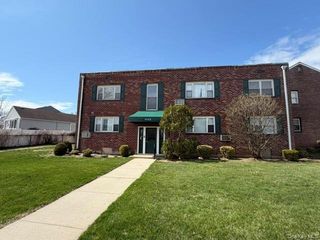 1084 Fenwood Drive 3, Valley Stream, NY 11580
