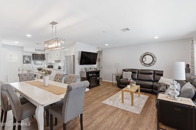 1190B Clydebank Court, Lakewood, NJ 08701