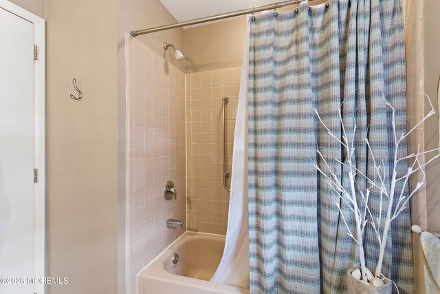 1190B Clydebank Court, Lakewood, NJ 08701