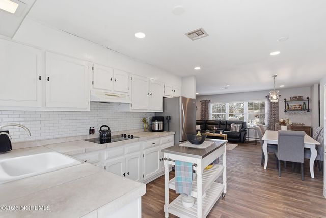 1190B Clydebank Court, Lakewood, NJ 08701