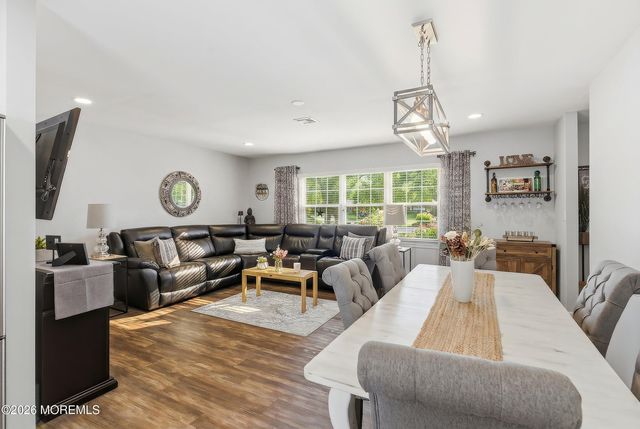 1190B Clydebank Court, Lakewood, NJ 08701