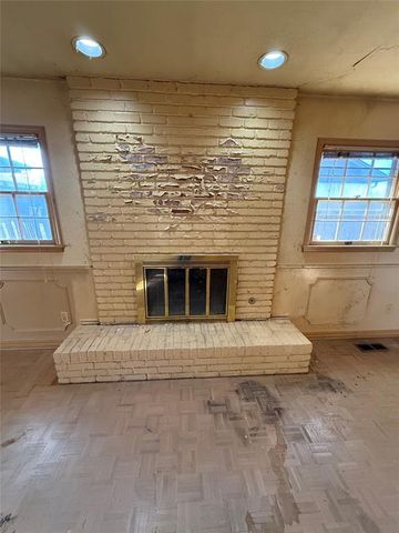 3004 Lakeside Drive, The Village, OK 73120