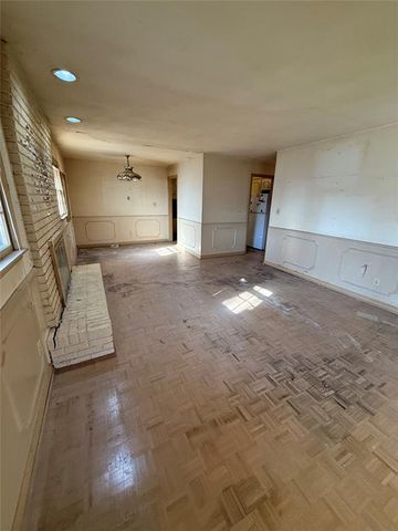 3004 Lakeside Drive, The Village, OK 73120