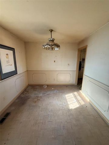 3004 Lakeside Drive, The Village, OK 73120