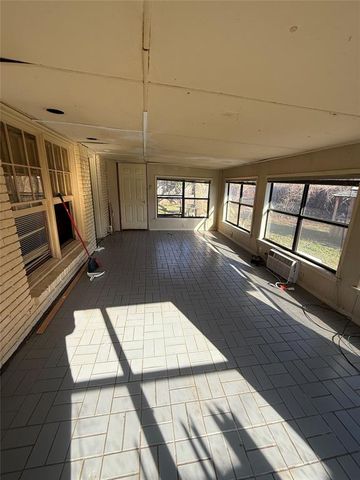 3004 Lakeside Drive, The Village, OK 73120