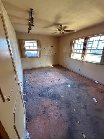 3004 Lakeside Drive, The Village, OK 73120