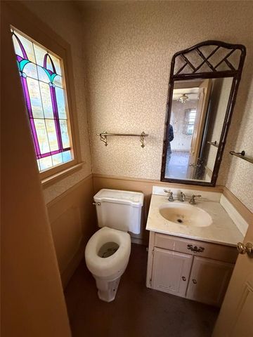 3004 Lakeside Drive, The Village, OK 73120