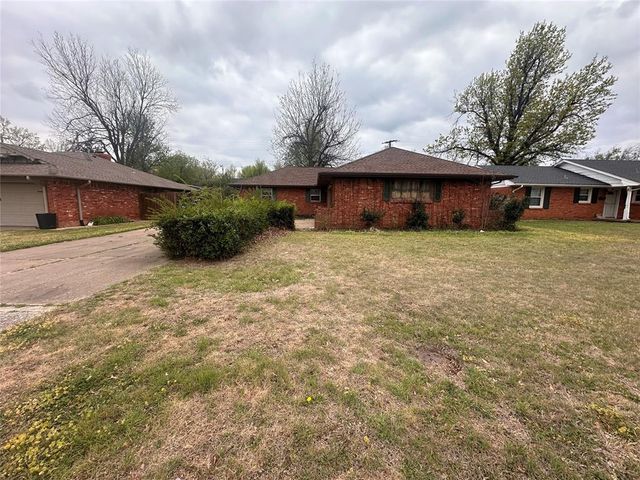 3004 Lakeside Drive, The Village, OK 73120