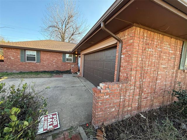 3004 Lakeside Drive, The Village, OK 73120