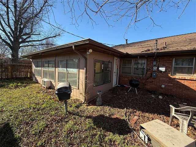 3004 Lakeside Drive, The Village, OK 73120