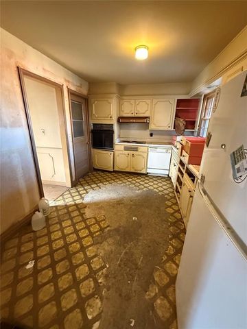 3004 Lakeside Drive, The Village, OK 73120