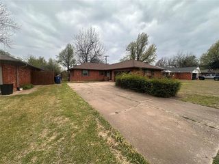 3004 Lakeside Drive, The Village, OK 73120