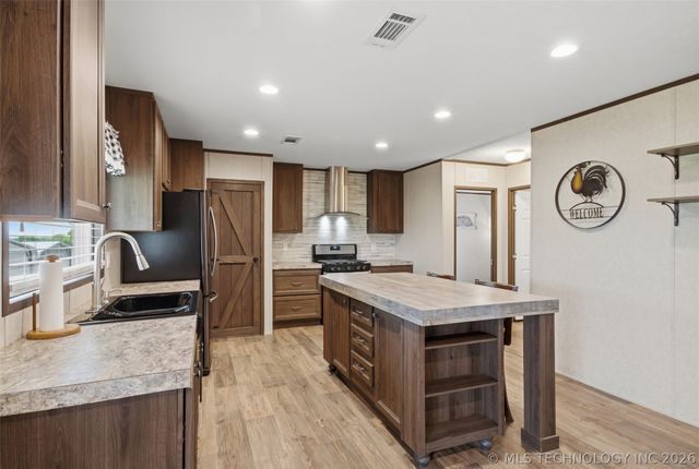 1397 E Cresthaven Court, Porter, OK 74454