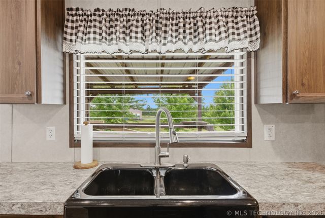 1397 E Cresthaven Court, Porter, OK 74454