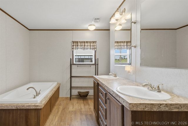 1397 E Cresthaven Court, Porter, OK 74454