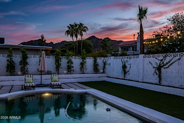 2438 E CHERYL Drive, Phoenix, AZ 85028