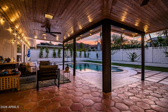 2438 E CHERYL Drive, Phoenix, AZ 85028