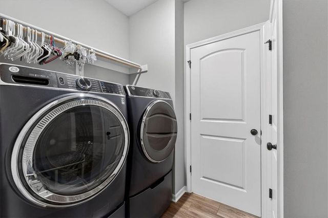 12505 S Woodlawn Drive, Lee's Summit, MO 64086