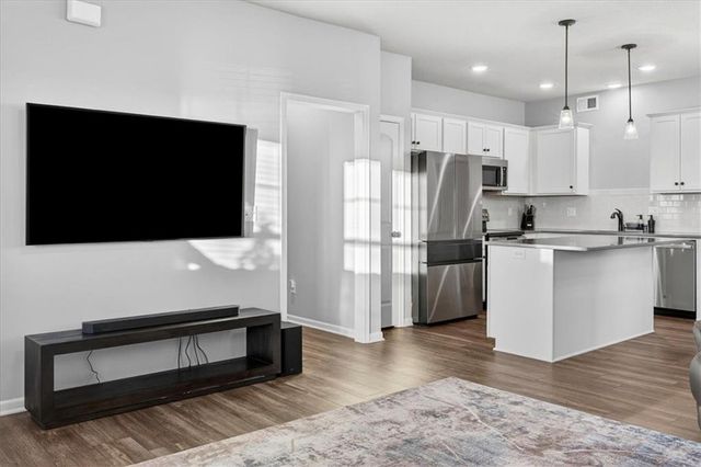 12505 S Woodlawn Drive, Lee's Summit, MO 64086