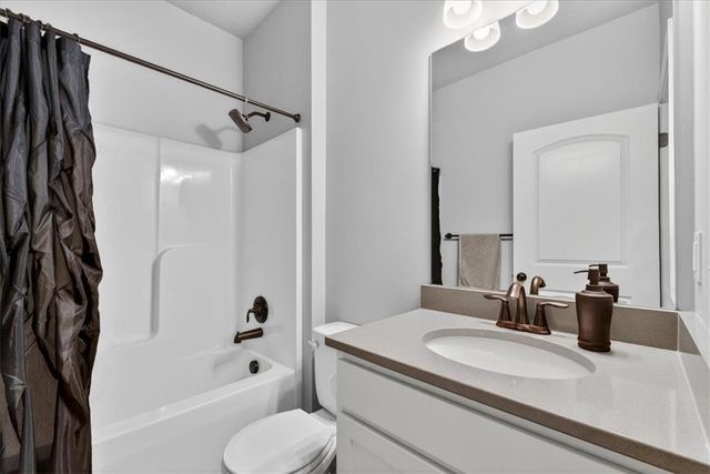 12505 S Woodlawn Drive, Lee's Summit, MO 64086