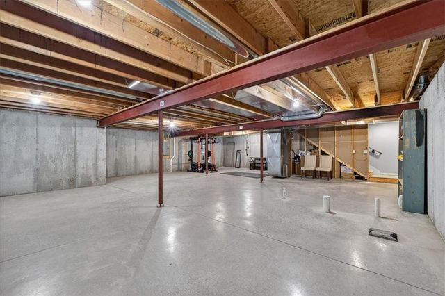 12505 S Woodlawn Drive, Lee's Summit, MO 64086