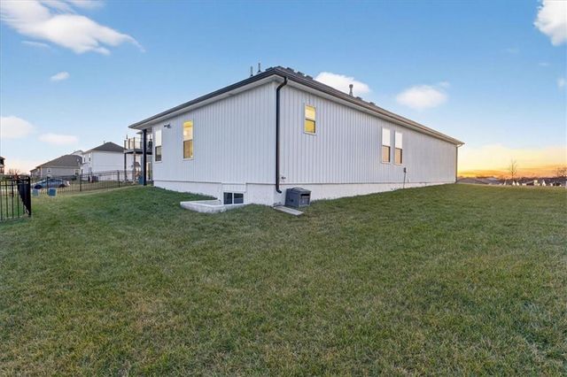 12505 S Woodlawn Drive, Lee's Summit, MO 64086