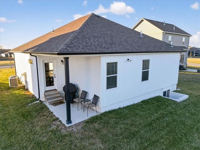 12505 S Woodlawn Drive, Lee's Summit, MO 64086