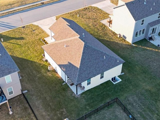 12505 S Woodlawn Drive, Lee's Summit, MO 64086