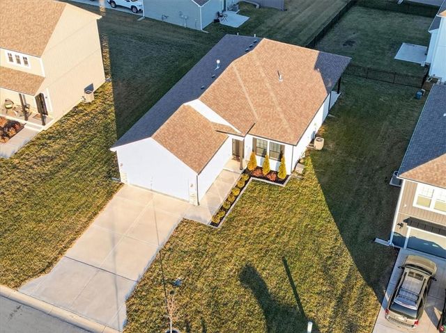 12505 S Woodlawn Drive, Lee's Summit, MO 64086