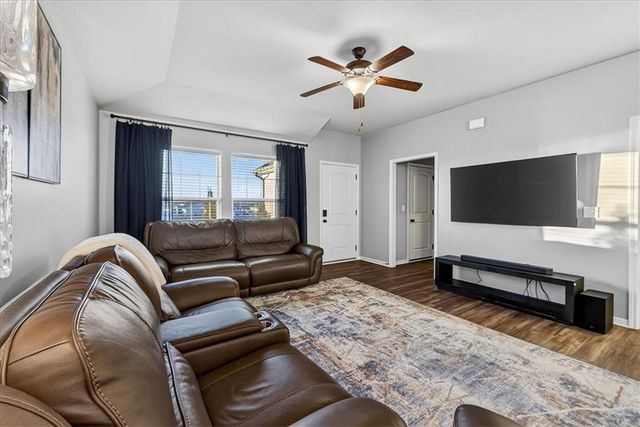 12505 S Woodlawn Drive, Lee's Summit, MO 64086