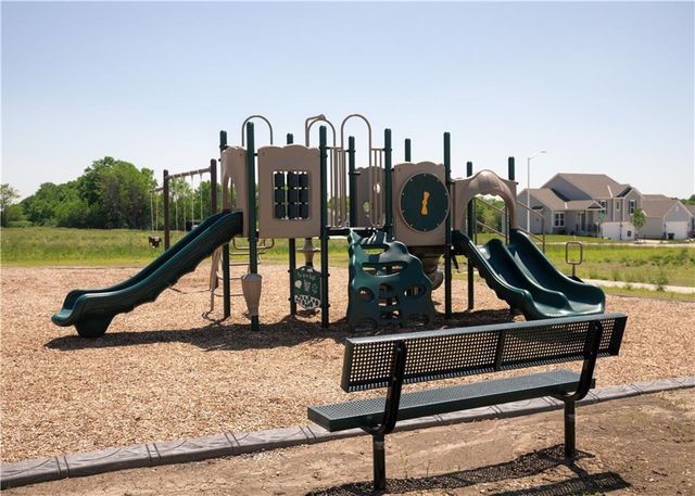 12505 S Woodlawn Drive, Lee's Summit, MO 64086