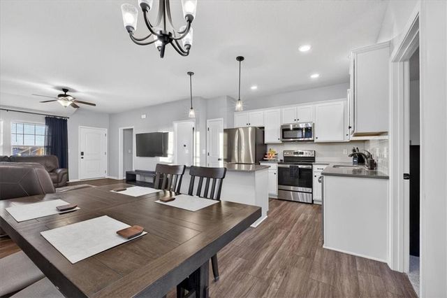 12505 S Woodlawn Drive, Lee's Summit, MO 64086