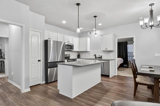 12505 S Woodlawn Drive, Lee's Summit, MO 64086