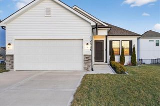 12505 S Woodlawn Drive, Lee's Summit, MO 64086