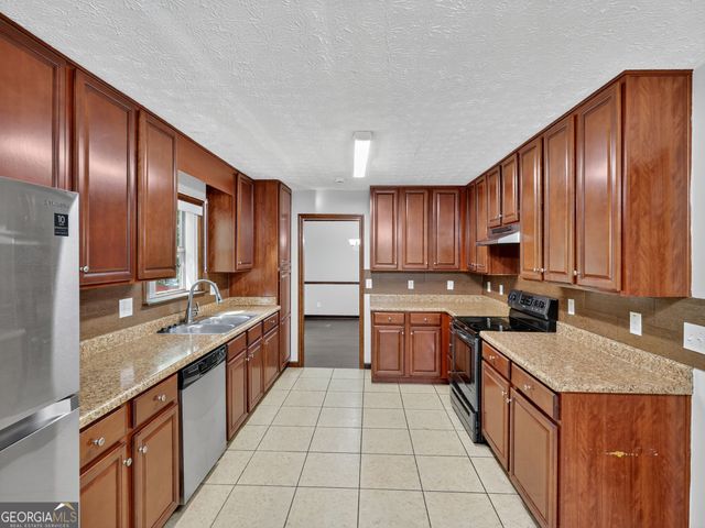 824 Post Road Circle, Stone Mountain, GA 30088