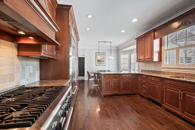 563 Greenway Drive, Lake Forest, IL 60045