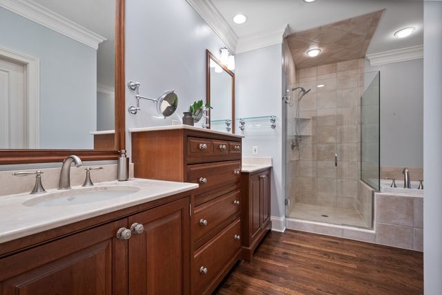 563 Greenway Drive, Lake Forest, IL 60045